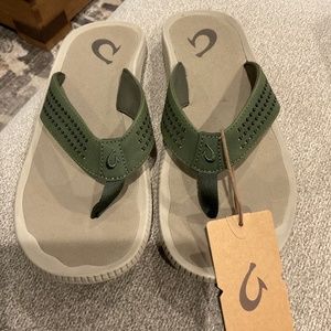 Loukas flip flops